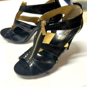 MICHAEL Michael Kors ICONIC LEATHER ZIPPER SHOES stunning. Size 6.5